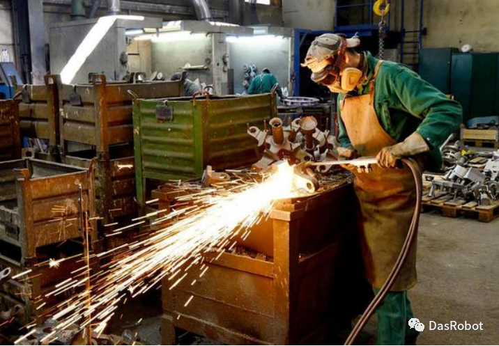 鑄造打磨行業(yè)的發(fā)展趨勢(shì)，打磨機(jī)器人的利與弊。